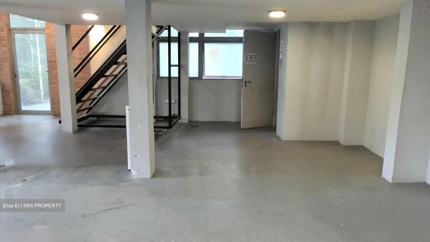 First Centre (D19), Factory #570018101